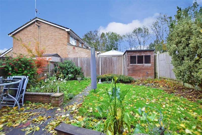 3 Bedroom End Of Terrace House For Sale In Moor Park Close, , Rainham