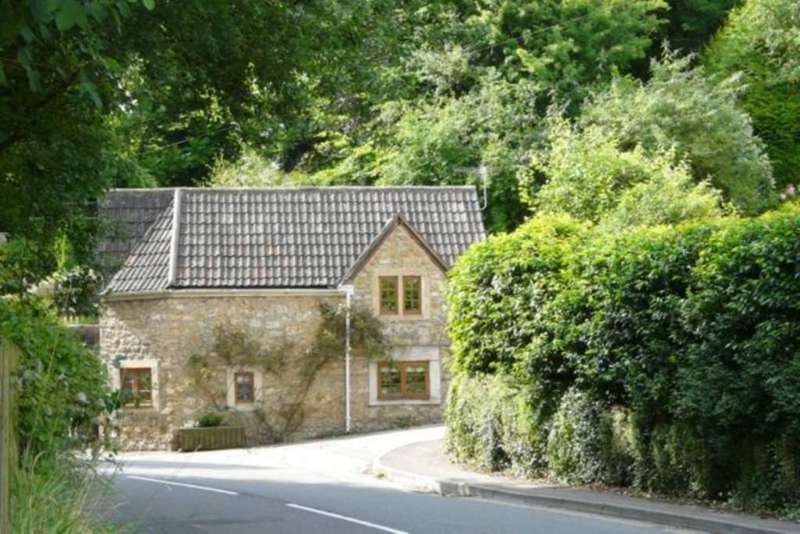 3 Bedroom Cottage House To Rent In Bruton, BA10