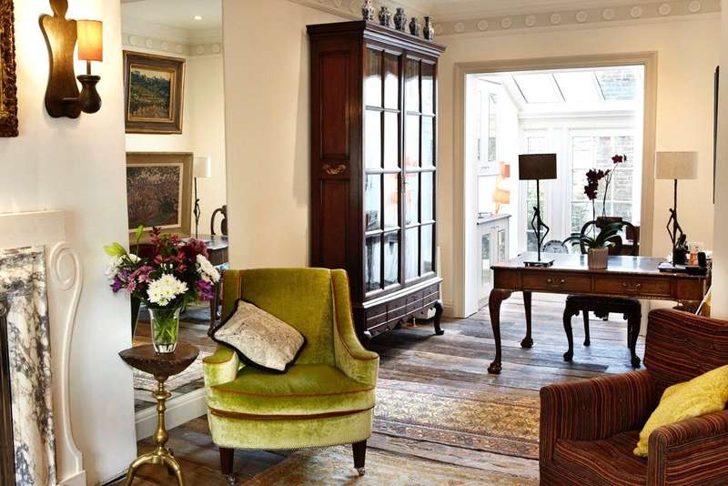 3 Bedroom House For Sale In Lawrence Street, Chelsea, London, SW3