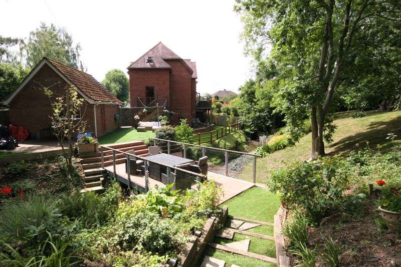 5 Bedroom Property For Sale In Mill Lane, Brockworth, Gloucester, GL3