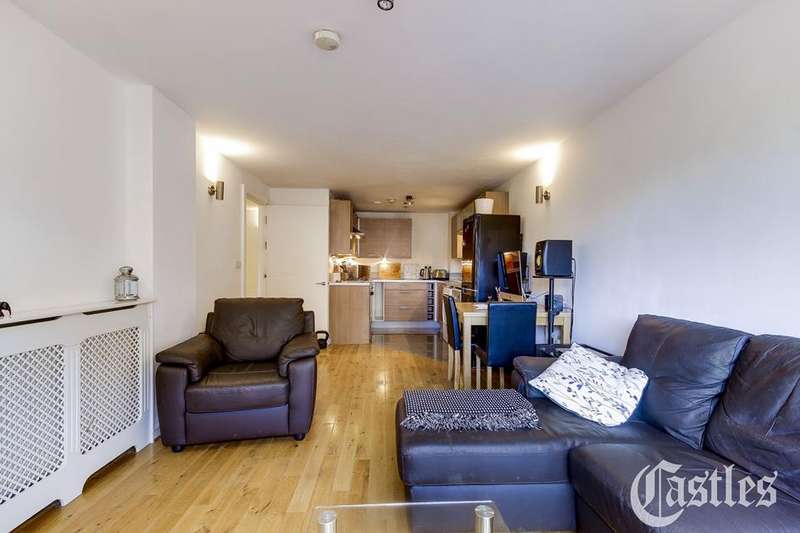 2 Bedroom Flat For Sale In Stoke Newington High Street, London, N16