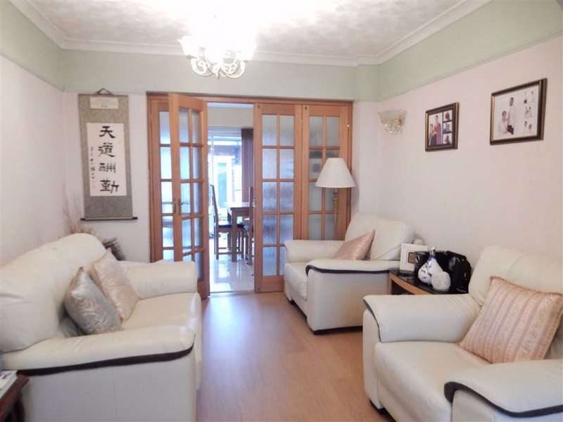 3 Bedroom End Of Terrace House For Sale In North Hyde Lane, Southall