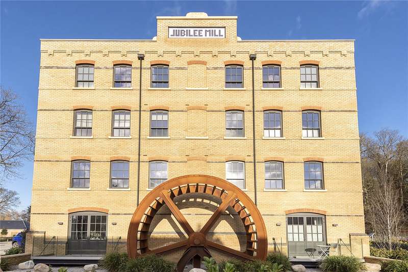 2 Bedroom Flat For Sale In Mill Lane, Taplow, Maidenhead, SL6