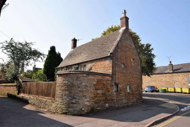 2 Bedroom Cottage House For Sale In Hopes Yard, Uppingham, LE15