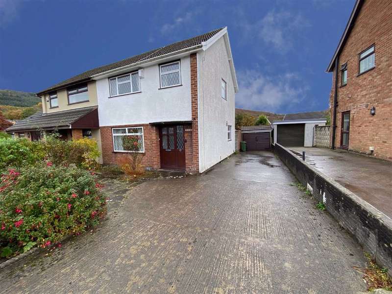 Houses for sale & to rent in CF44 0NH, Cenarth Drive, Cwmbach Aberdare