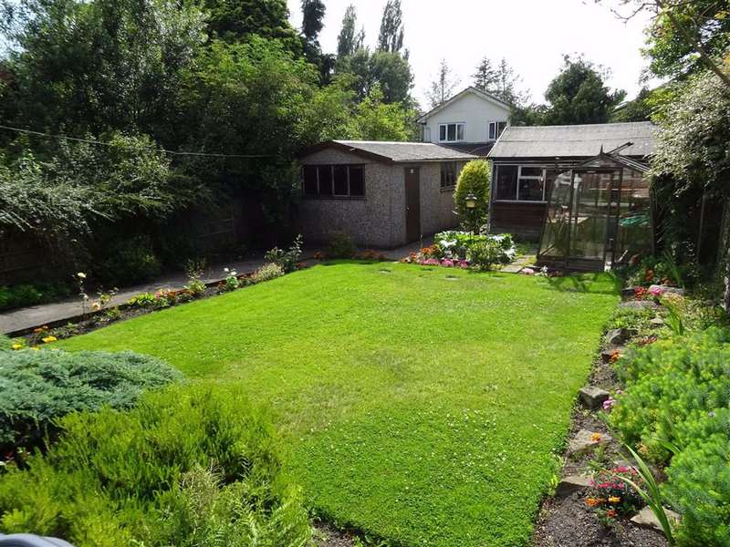 3 Bedroom Semi Detached For Sale In White Lee Road, Batley, WF17