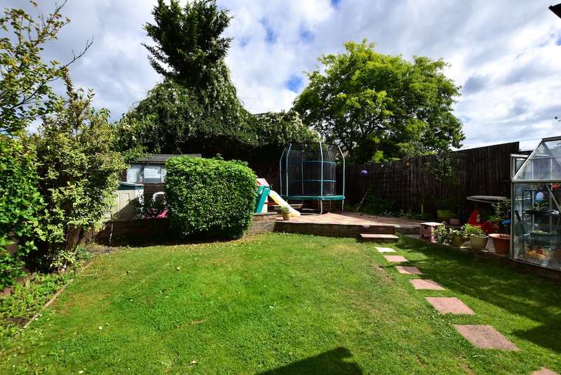 3 Bedroom End Of Terrace House For Sale In Cumberland Avenue, Slough, SL2