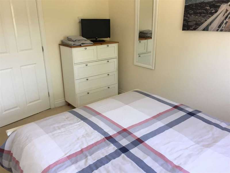 2 Bedroom Apartment Flat For Sale In The Parade, The Bay, Filey, YO14