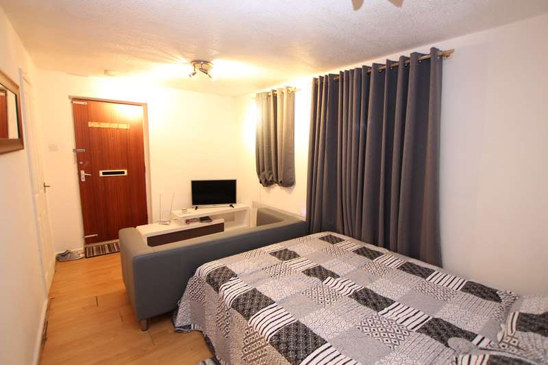 1 Bedroom Studio Flat For Sale In Newhall Farm Close, Sutton Coldfield, B76