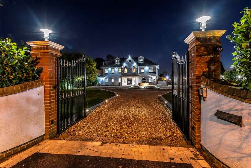 5 Bedroom Detached House For Sale In Greenways, Hall Road, Rochford, SS4