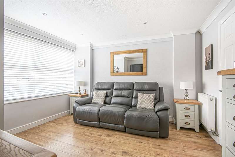 4 Bedroom End Of Terrace House For Sale In Bancroft Chase, Hornchurch, RM12
