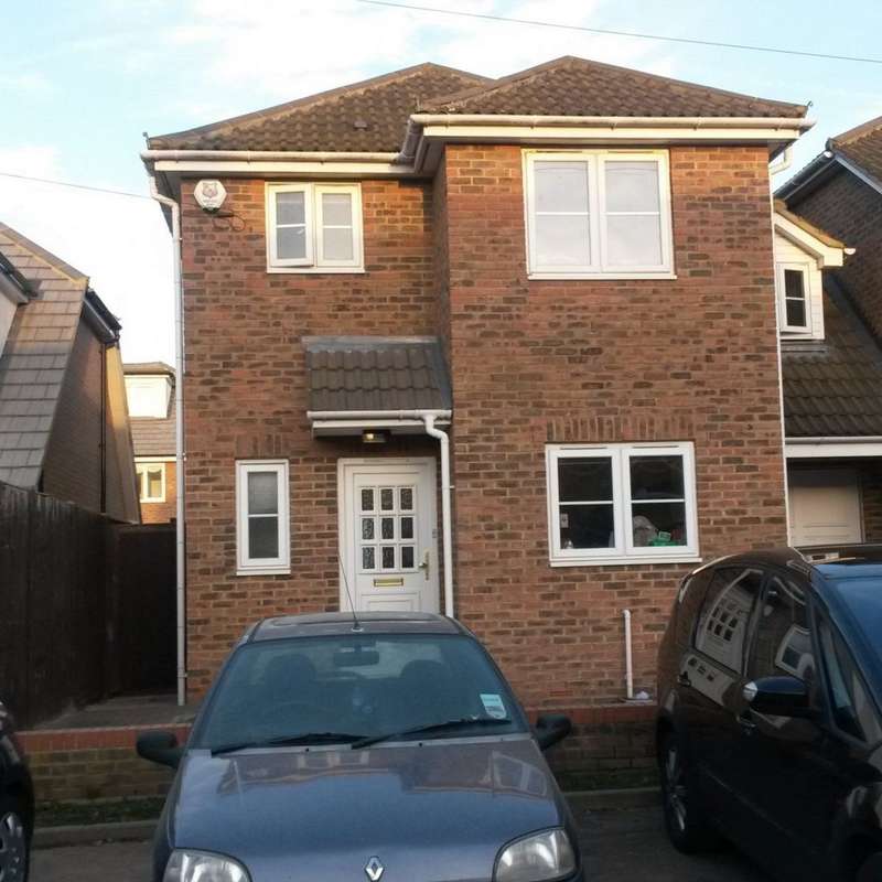 4 Bedroom House To Rent In Ely Close, Hatfield, AL10