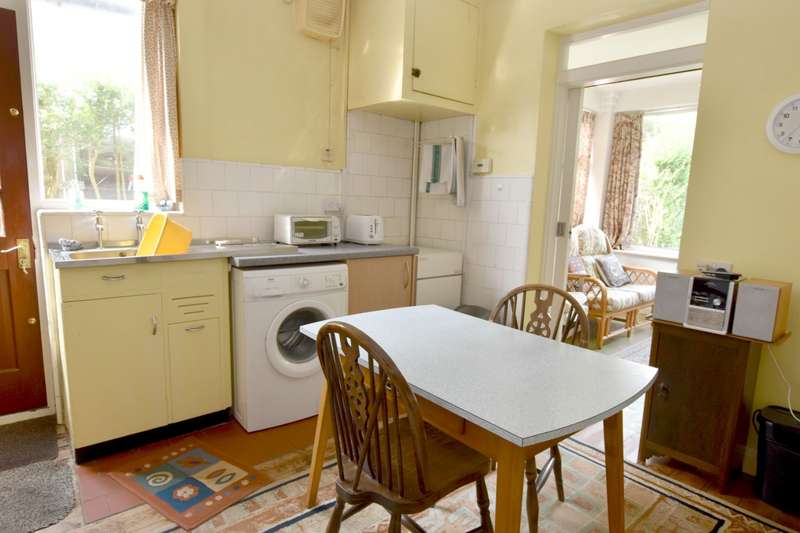 2 Bedroom Detached Bungalow For Sale In Farm Lane, Purley, CR8