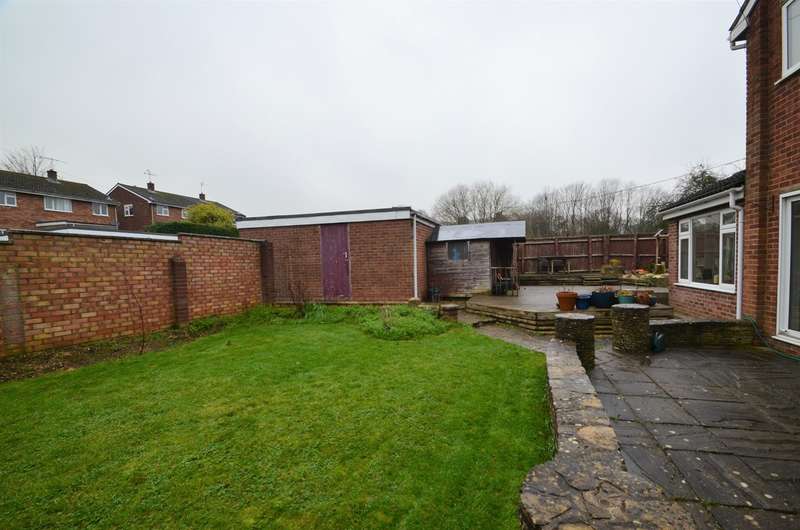 4 Bedroom Detached House For Sale In The Stirrup, Cashes Green, Stroud, GL5