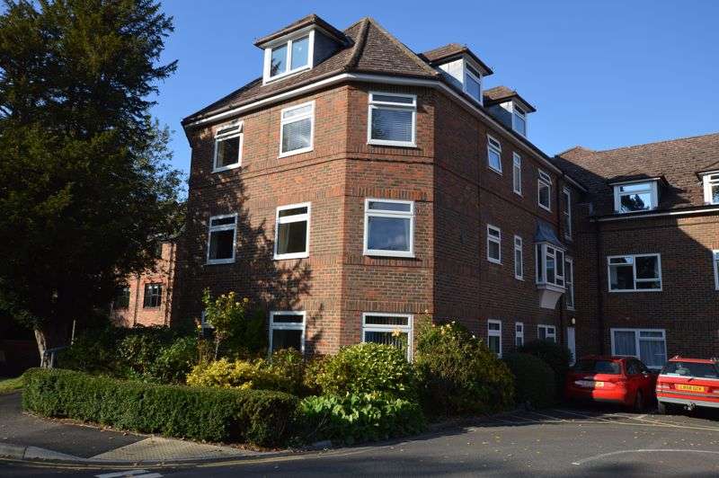 2 Bedroom Property To Rent In Market Square, Alton, GU34