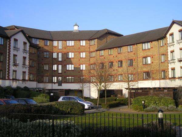 1 Bedroom Flat To Rent In Juniper Court, Hanworth Road, Hounslow, TW3