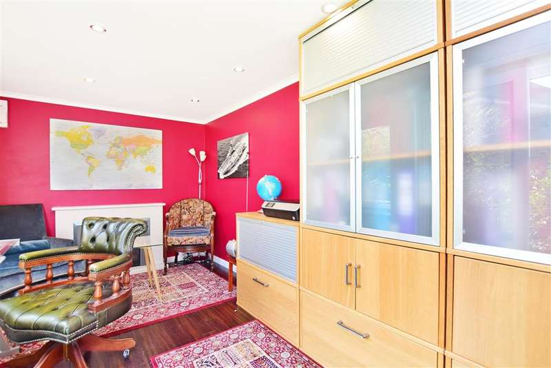 4 Bedroom Detached For Sale In Weavering Street, Weavering, Maidstone