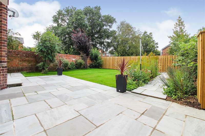 4 Bedroom Detached House For Sale In St. Johns Road, Driffield, YO25