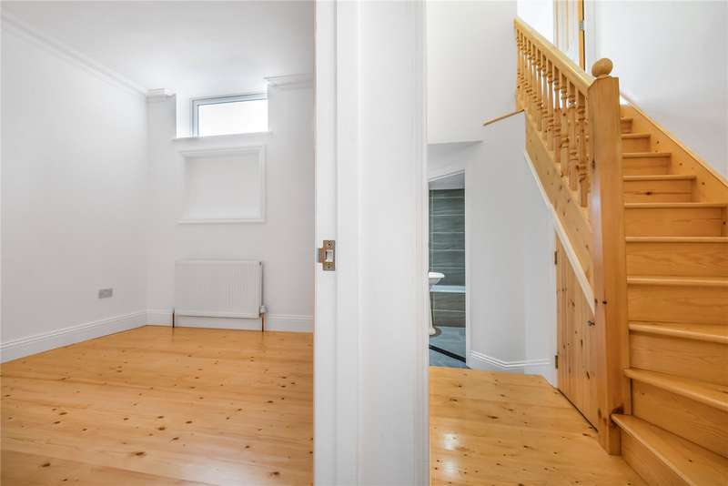 3 Bedroom Flat For Sale In Hornsey Park Road, Hornsey, N8