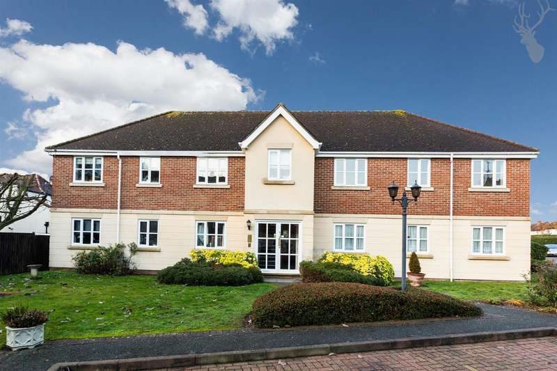2 Bedroom Flat To Rent In Forest Drive, Theydon Bois, Epping, Essex, CM16