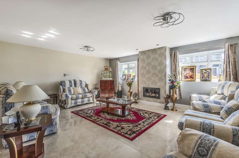 5 Bedroom Detached House For Sale In Wakehams Hill, Pinner, HA5