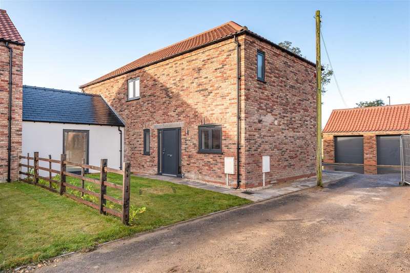 4 Bedroom Link Detached House For Sale In Gainsborough Road, Middle