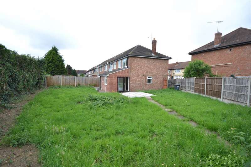 3 Bedroom Town House For Sale In Brackley Close, Leicester, LE4