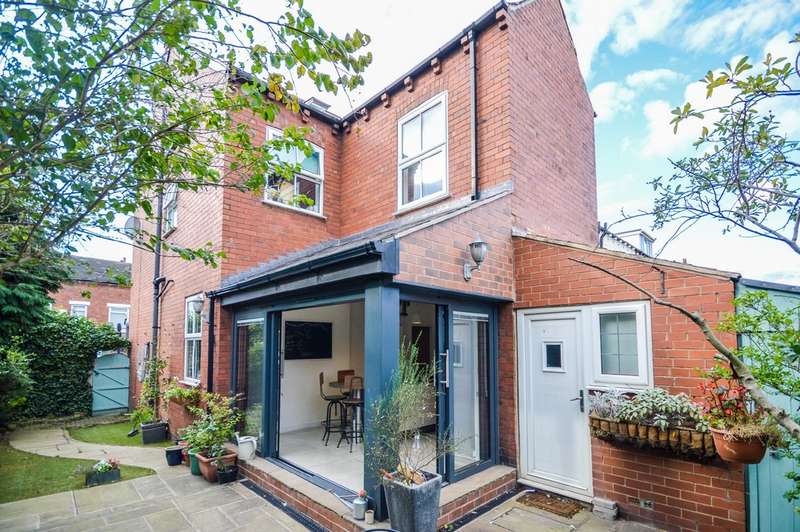 4 Bedroom Detached House For Sale In Leeds Road, Wakefield, WF1