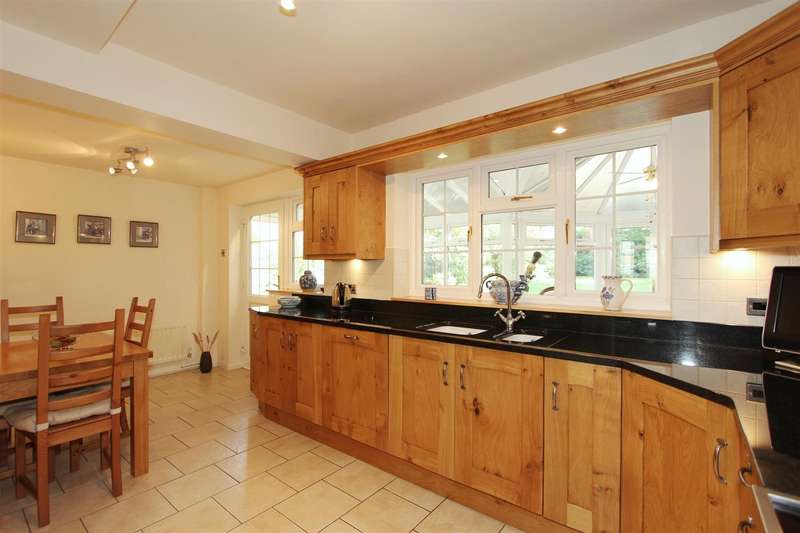 4 Bedroom Detached House For Sale In Churchill Close, Ashbydelazouch