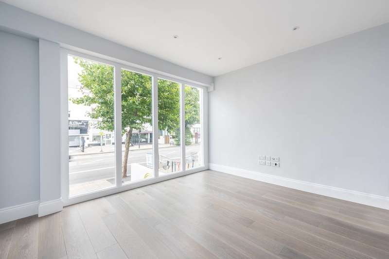 3 Bedroom Flat To Rent In Goldhawk Road, Shepherd's Bush, W12