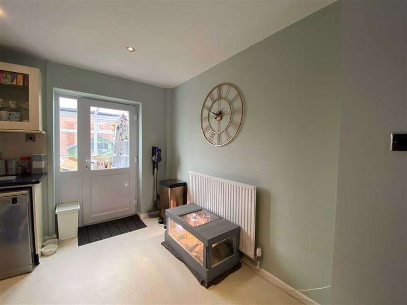 3 Bedroom House For Sale In Peveril Gardens, Newtown,disley, Stockport