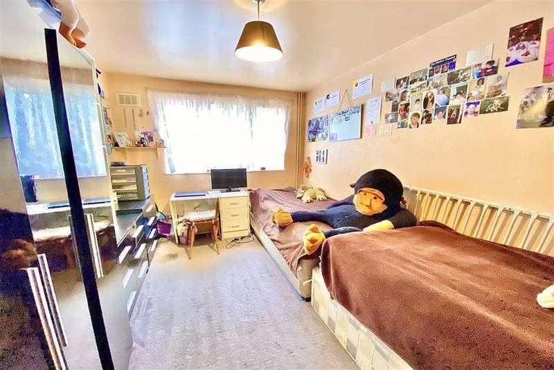 3 Bedroom Terraced For Sale In Poplar Place, Thamesmead, London, SE28