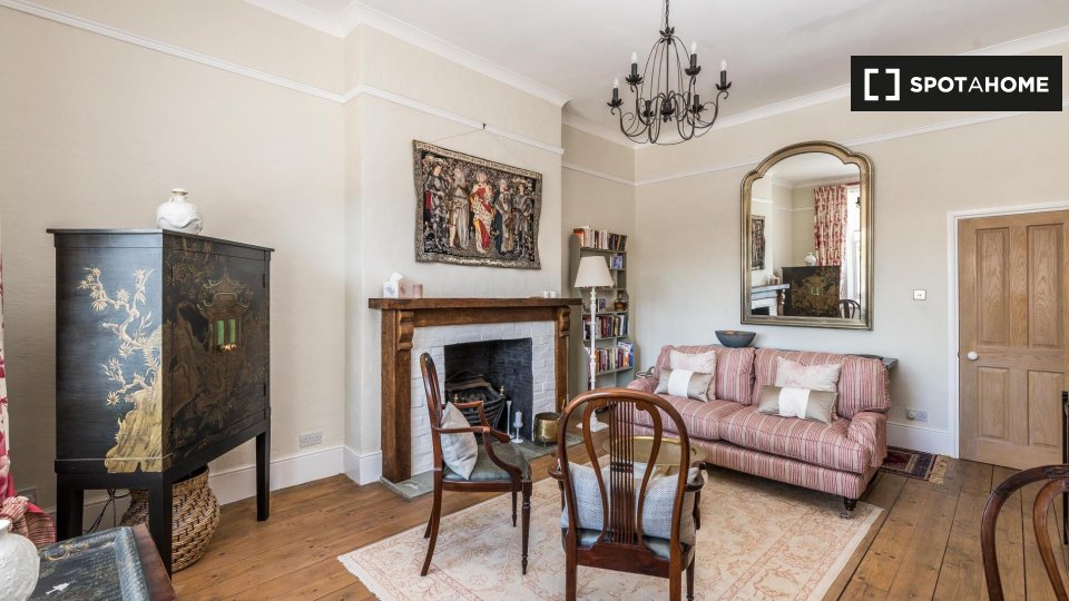 1 Bedroom Flat To Rent In First Floor Flat, W14