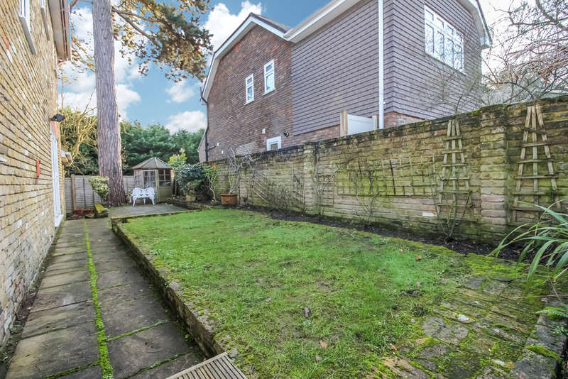 4 Bedroom Detached House For Sale In Davema Close, Chislehurst, BR7