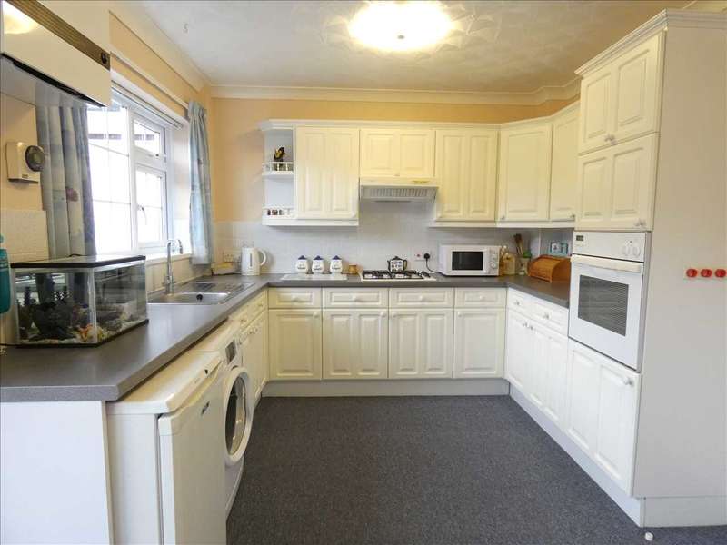 3 Bedroom Detached House For Sale In St Nicholas Drive, Wybers Wood