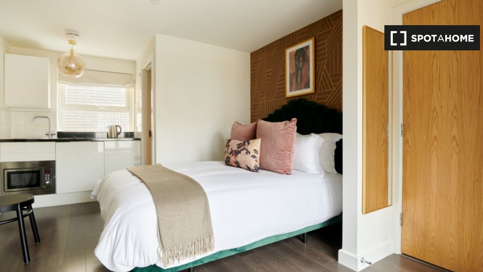 Studio To Rent In St John St, EC1V