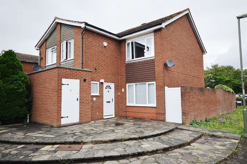 3 Bedroom End Of Terrace House To Rent In Blakeney Close, Epsom, Surrey. KT19