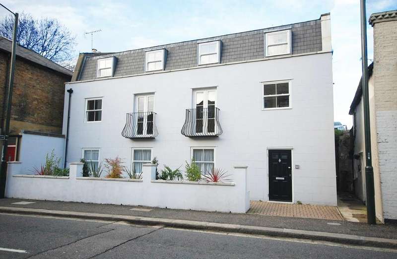 2 Bedroom Flat To Rent In Thames Street, Hampton, TW12