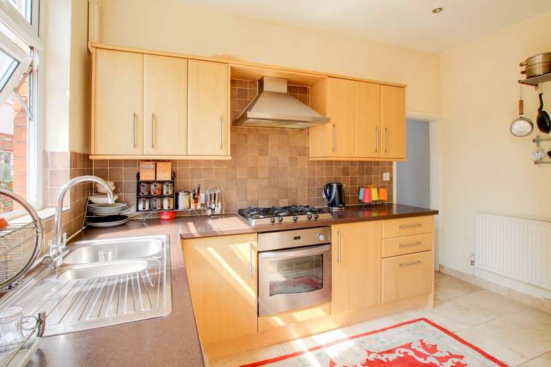 4 Bedroom SemiDetached House For Sale In Holmfield Road, Stoneygate