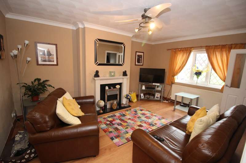 3 Bedroom Semi Detached House For Sale In The Green, Featherstone