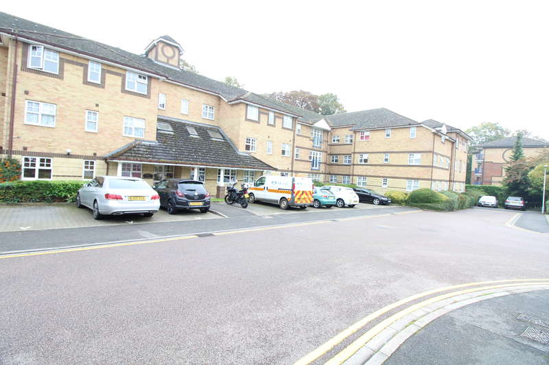 1 Bedroom Apartment To Rent In Barons Court - Old Bedford Road - 1 Bedroom Apartment, LU2