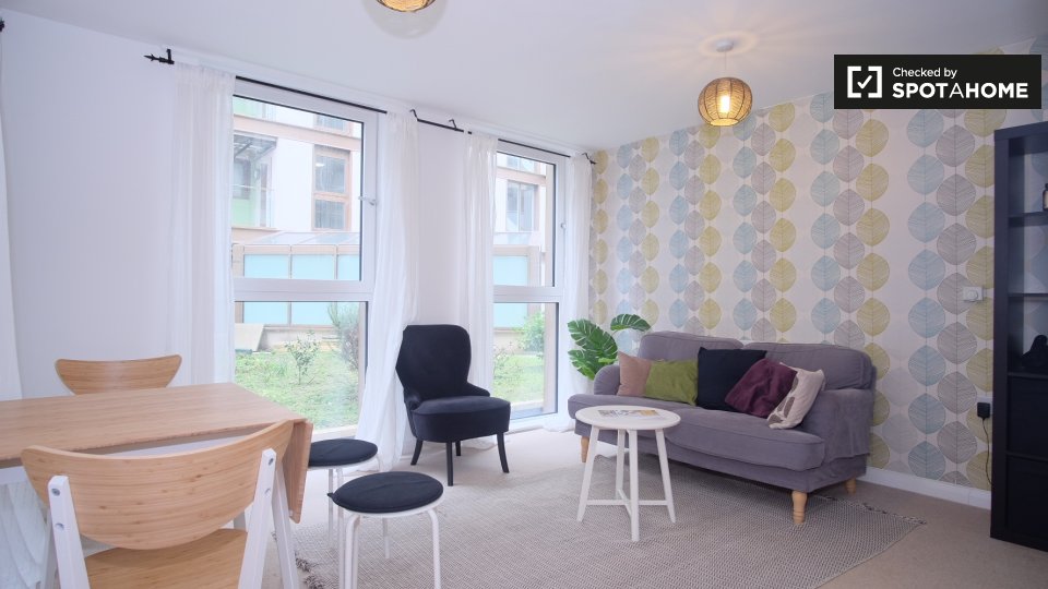 2 Bedroom Flat To Rent In Daneland Walk, London, N17