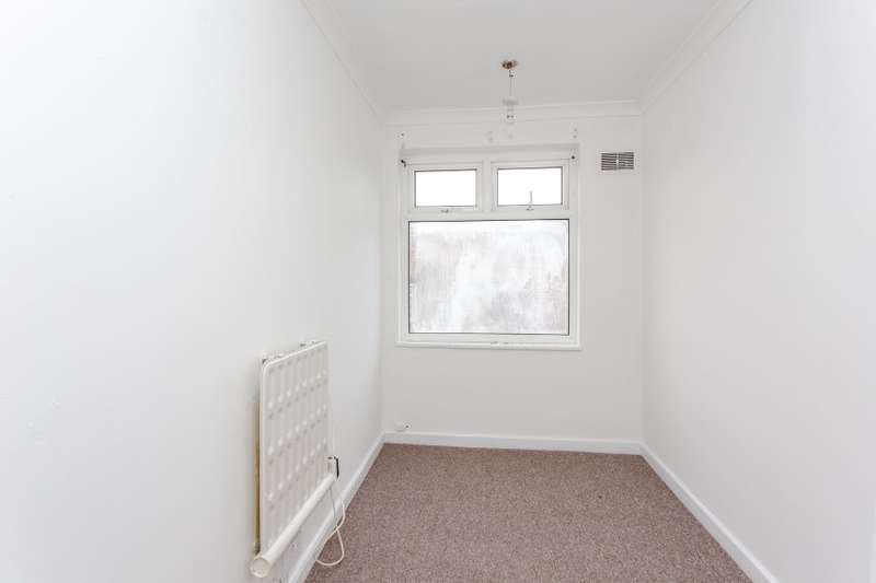2 Bedroom Flat For Sale In Audrey Road, Ilford, Essex, IG1