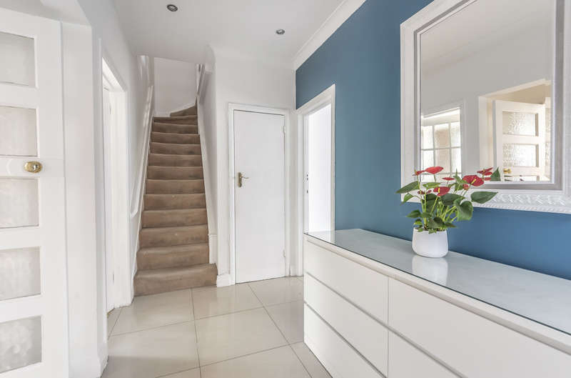 4 Bedroom Semi Detached House For Sale In Sidcup Road, London, SE9