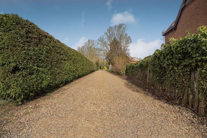 4 Bedroom Detached House For Sale In Church Street, Stilton