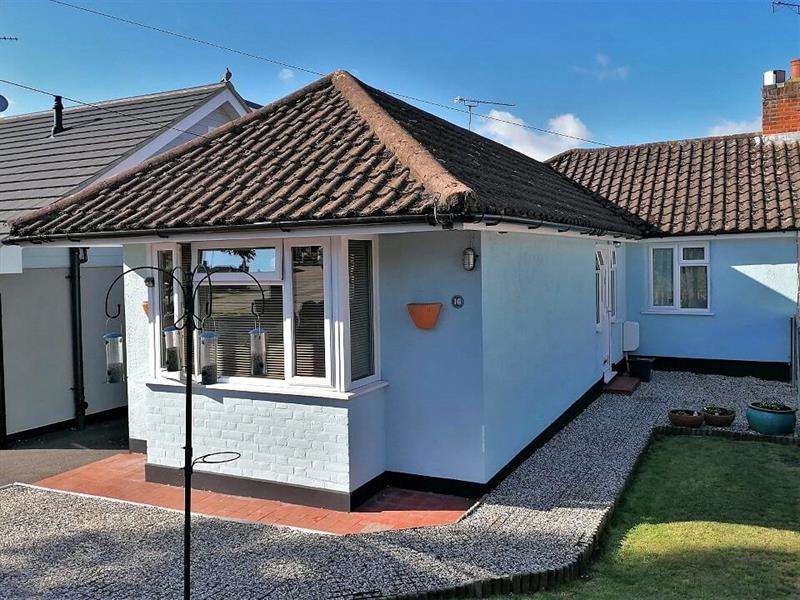 2 Bedroom Bungalow For Sale In Springwater Road, Leighonsea, Essex, SS9