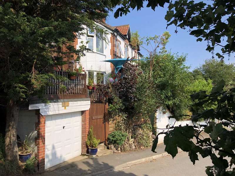 3 Bedroom House For Sale In Mount View, Muston, YO14