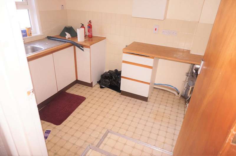 1 Bedroom Flat To Rent In Fore Street, Liskeard, PL14