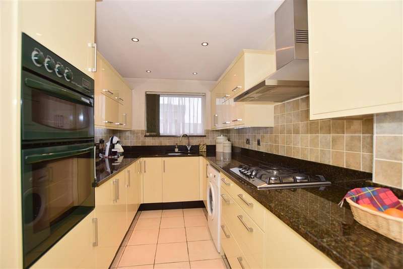 3 Bedroom End Of Terrace House For Sale In Moor Park Close, , Rainham
