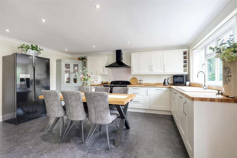 4 Bedroom House For Sale In Grovehurst Road, Kemsley, Sittingbourne, ME10